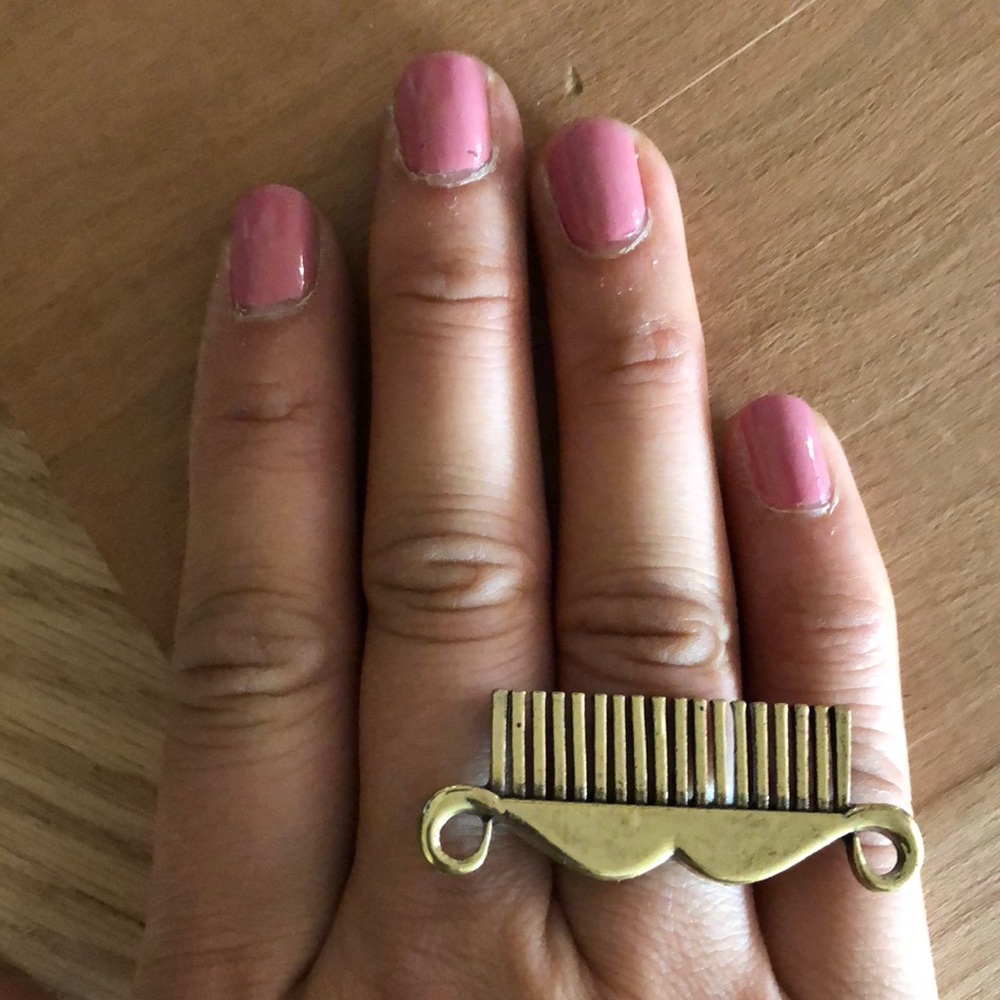 ModCloth mustache comb ring - Picture 3 of 3